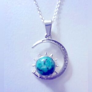 NWOT Necklace Green Zoisite stone Sun, Crescent Moon, silvertone chain 18”